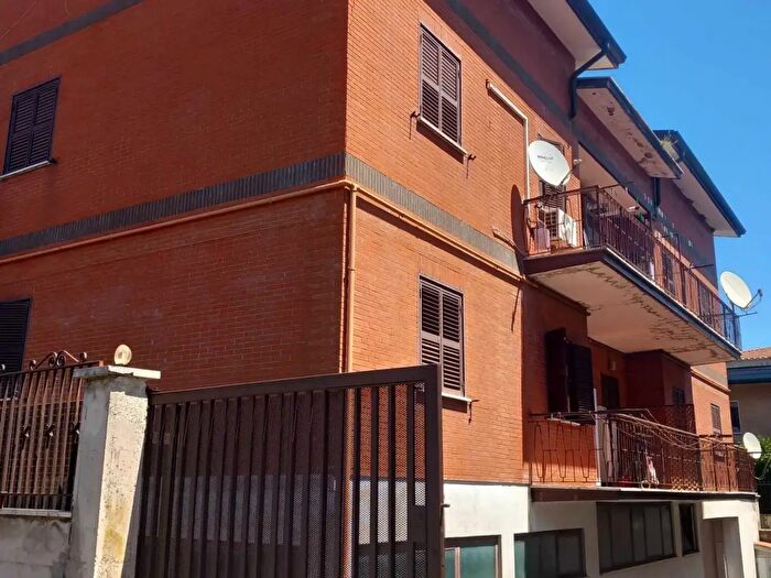 Appartamento bilocale in vendita in Via degli Acquedotti, Tivoli