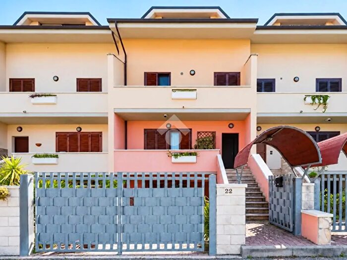 Appartamento quadrilocale in vendita in Villetta a Schiera Via Silvio Pellico, Manoppello