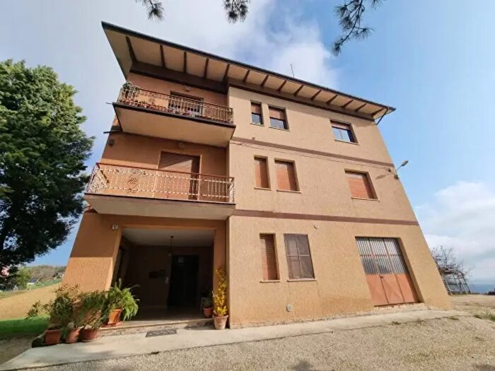 Appartamento con 5 locali in vendita in Loro Piceno