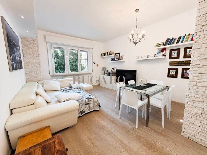 Appartamento trilocale in affitto in Borgo Rodi, Ancona
