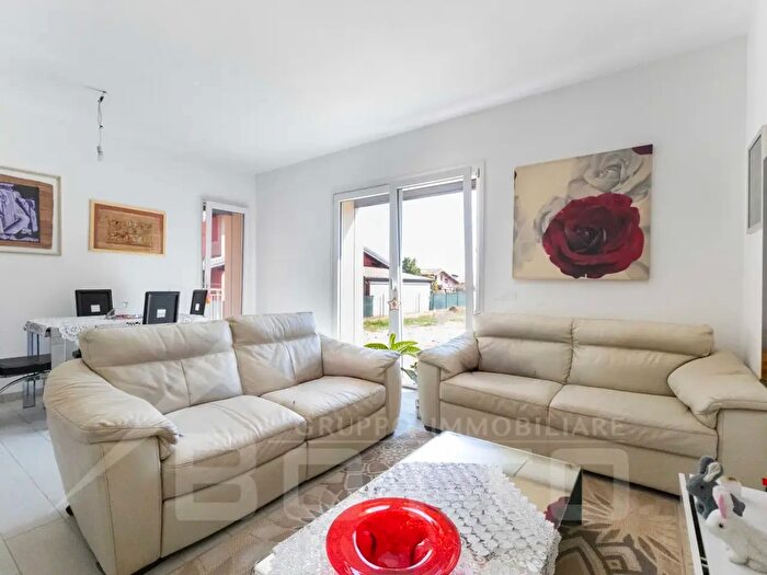 Casa con 6 locali in vendita in Via Raffaello Sanzio, Bellinzago Novarese