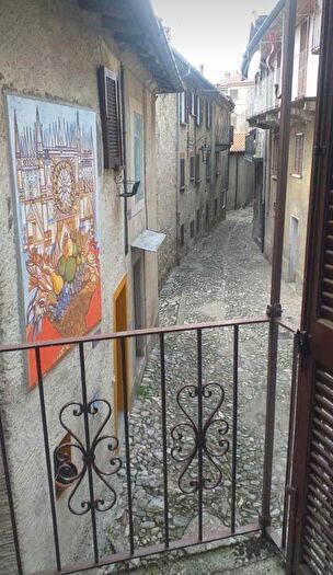 Appartamento trilocale in vendita in Via Beretta Dr Mario, Casalzuigno