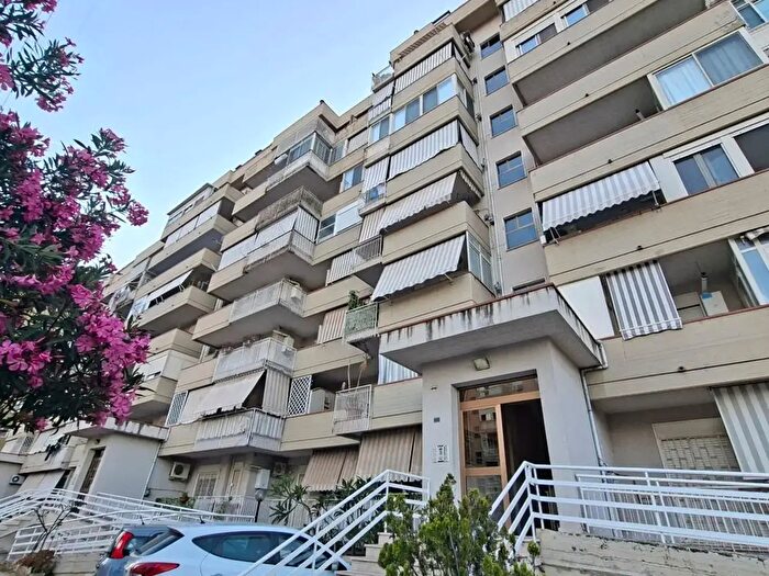 Appartamento trilocale in vendita in Via Luigi Cosenz, Palermo