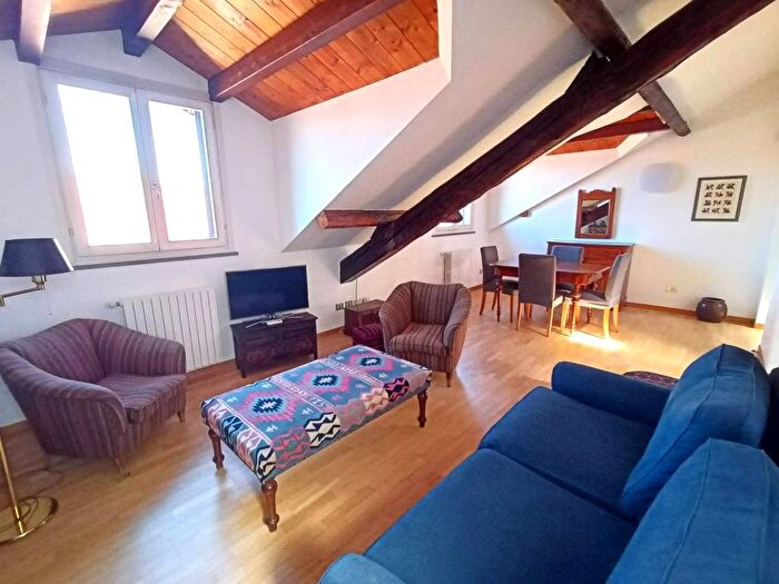 Appartamento trilocale in affitto in Via Goffredo Mameli, Indipendenza, Milano