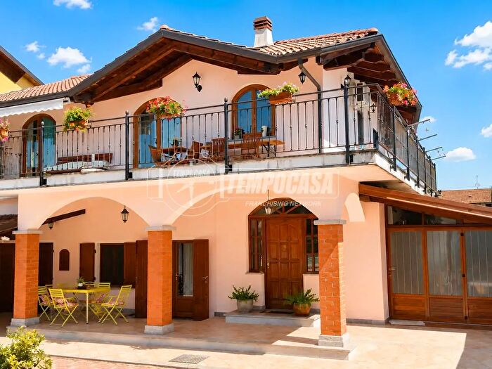 Casa con 8 locali in vendita in Vicolo Enrico, San Giusto Canavese