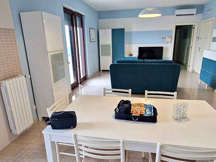 Casa quadrilocale in affitto in Via Vittorio Malcangi, Trani