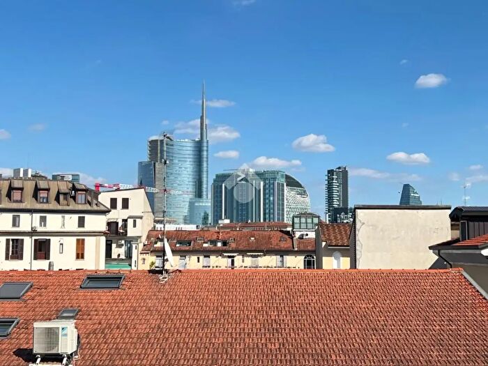 Appartamento trilocale in affitto in Via Paolo Sarpi, Milano