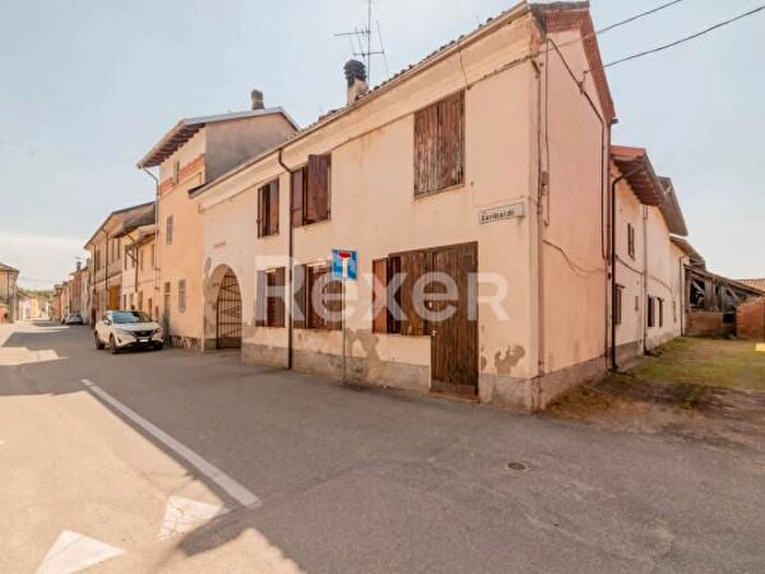 Casa quadrilocale in vendita in Via Giuseppe Garibaldi F, Cergnago