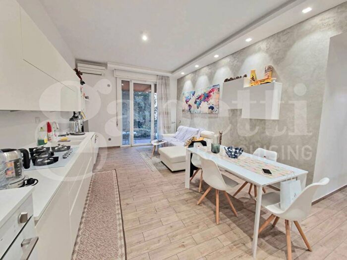 Appartamento trilocale in affitto in Via Bellini, Porta al Prato San Jacopino, Firenze