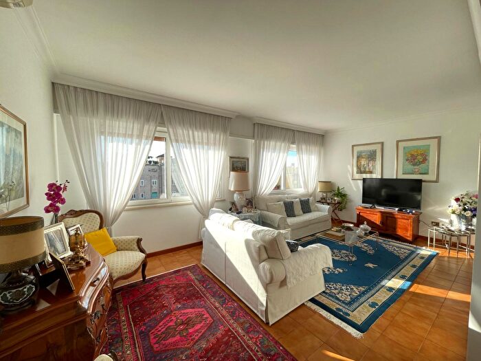 Appartamento trilocale in vendita in Via Massaciuccoli, Roma