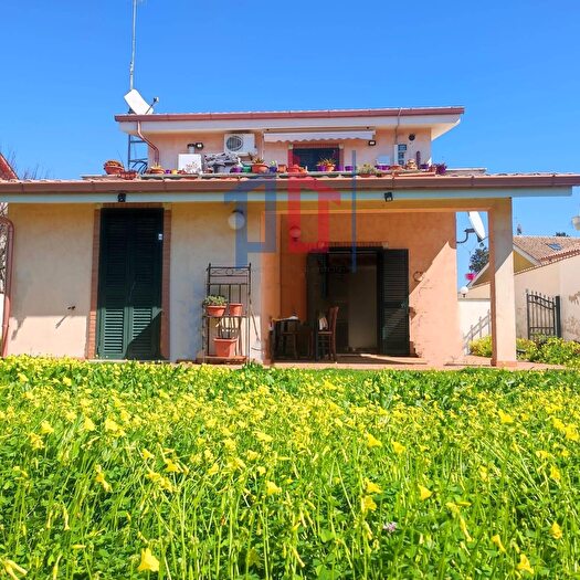 Appartamento trilocale in vendita in Via Piave, Ardea