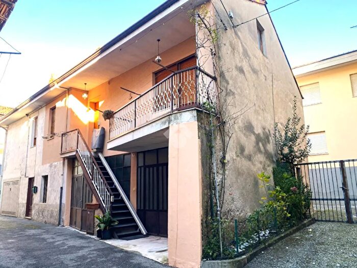 Casa quadrilocale in vendita in Vicolo Milano, Montalto Dora