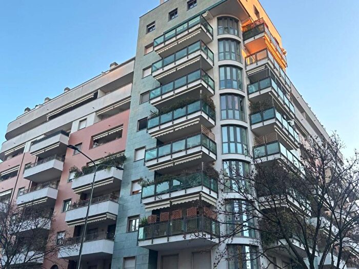 Appartamento bilocale in affitto in Via Legnone, Dergano, Milano