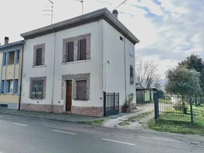 Casa quadrilocale in vendita in Via Europa, Quistello