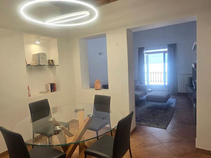 Appartamento trilocale in affitto in Via del Governo Vecchio, Piazza Navona, Roma