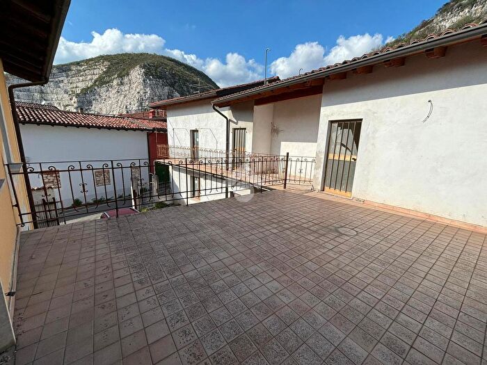 Casa quadrilocale in vendita in Via Michelangelo, Rezzato