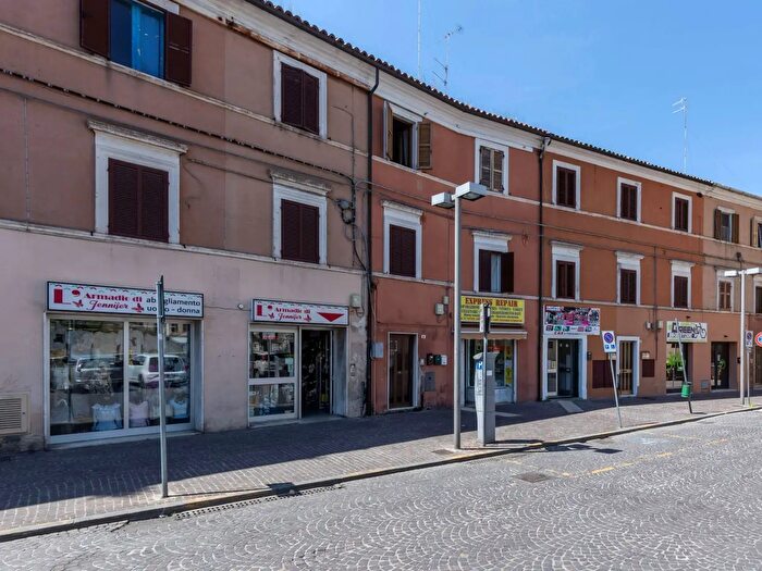 Appartamento con 5 locali in vendita in Piazza Ugo Bassi, Ancona