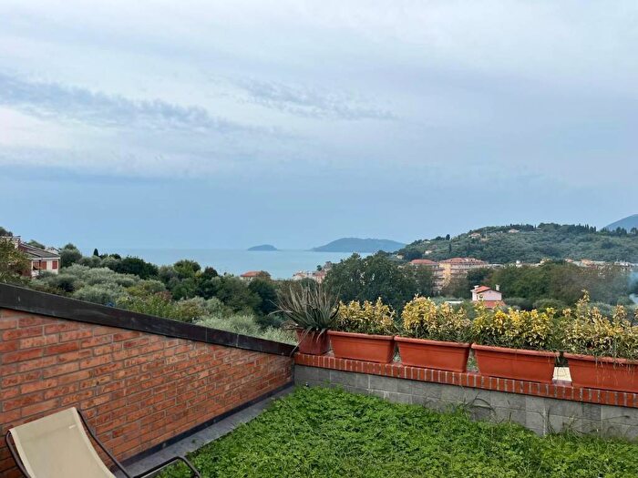 Appartamento quadrilocale in affitto in Via Militare, Pugliola Solaro, Lerici