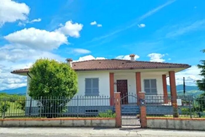 Casa quadrilocale in vendita in Frazione Costa Cavalieri Fortunago, Fortunago