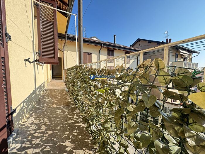 Appartamento trilocale in vendita in Via San Francesco dAssisi, Ronco Briantino