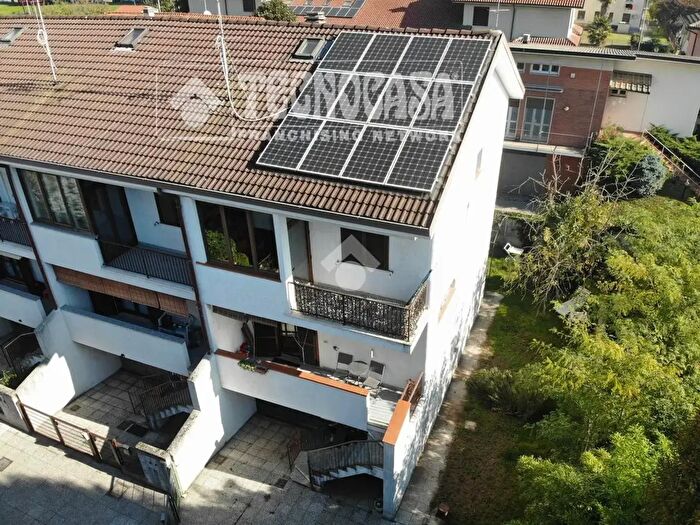 Casa quadrilocale in vendita in Villetta a Schiera Via Madonna Assunta, Bareggio