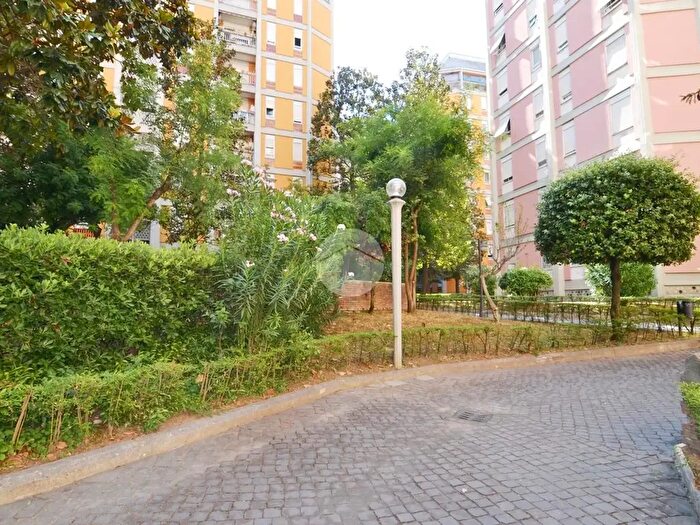 Appartamento quadrilocale in vendita in Via Tripolitania, Roma
