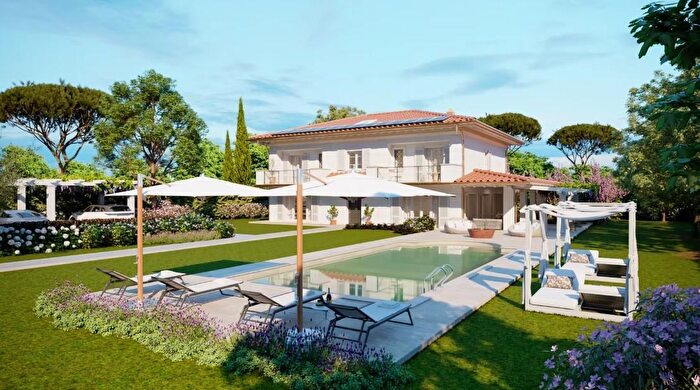 Casa con 10 locali in vendita in Forte Dei Marmi