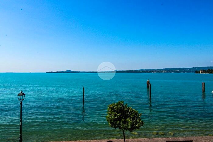 Appartamento trilocale in vendita in Lungolago Giuseppe Zanardelli, Toscolano Maderno