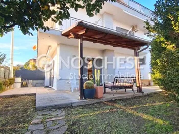 Casa con 6 locali in vendita in Via Vittorio Emanuele, Pontecagnano Faiano