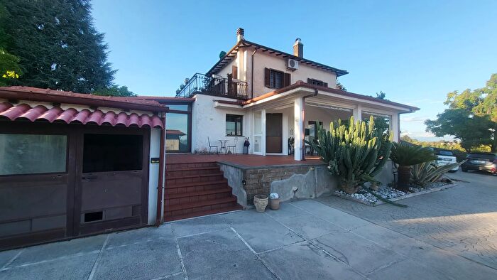 Casa trilocale in vendita in Via Ariana, Lariano