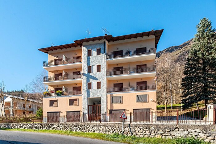 Appartamento trilocale in vendita in Via Nazionale, Prazzo