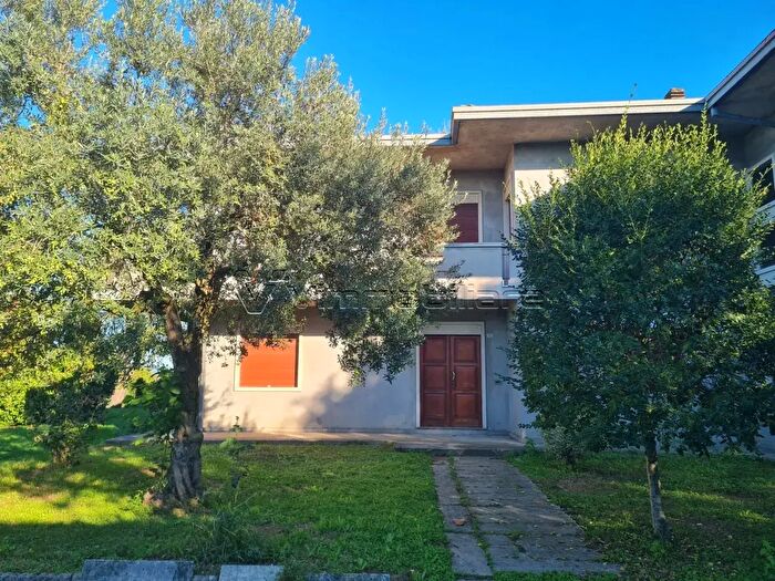 Casa con 10 locali in vendita in Via Conche, Pojana Maggiore