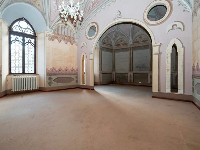 Appartamento quadrilocale in vendita in Via Vicolo Castello, Envie