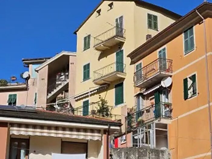 Appartamento bilocale in vendita in Piazza Stefano Botto, Borzonasca