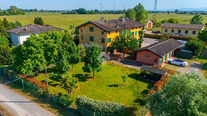 Casa con 6 locali in vendita in Via S Michele, Soliera