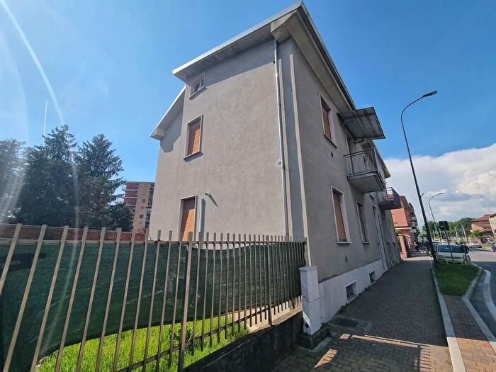 Casa trilocale in vendita in Via Monte Bianco, Limbiate