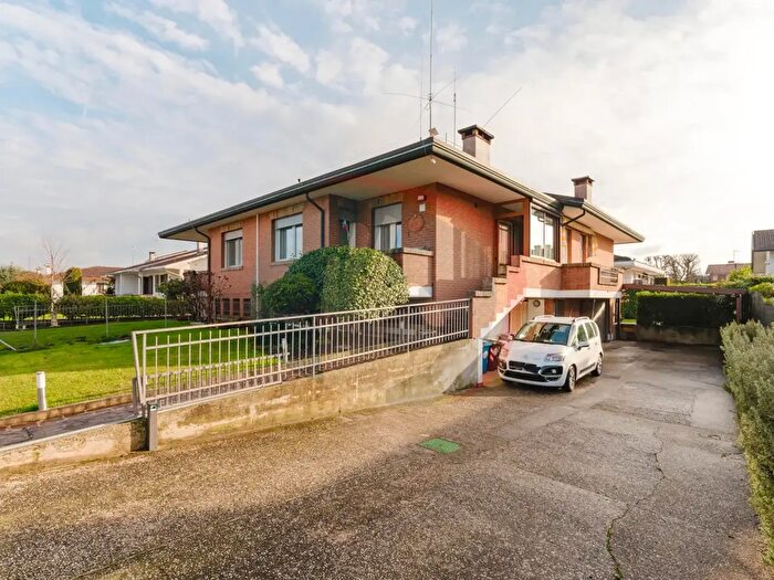 Casa con 6 locali in vendita in Cadoneghe