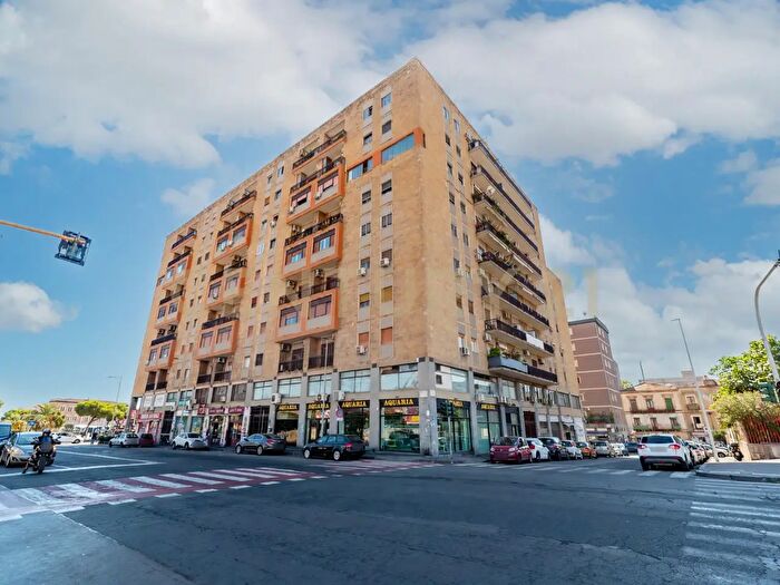 Appartamento con 5 locali in vendita in Via Enrico De Nicola, Catania
