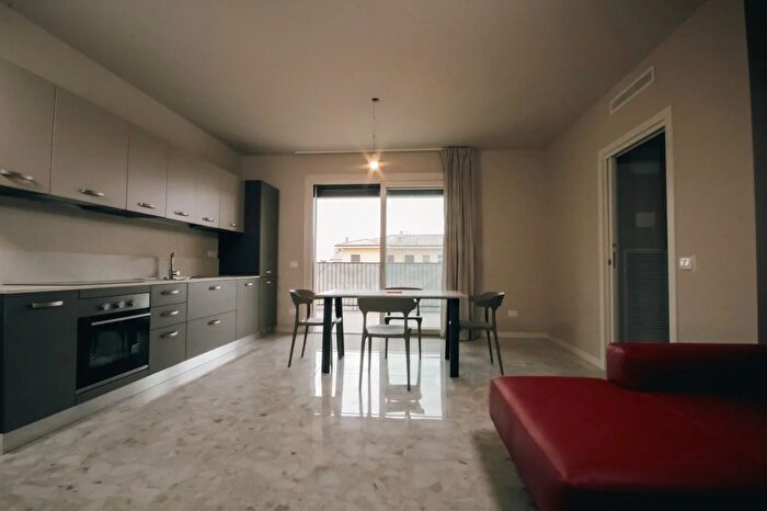 Appartamento trilocale in affitto in Vicolo Casara, Lazise