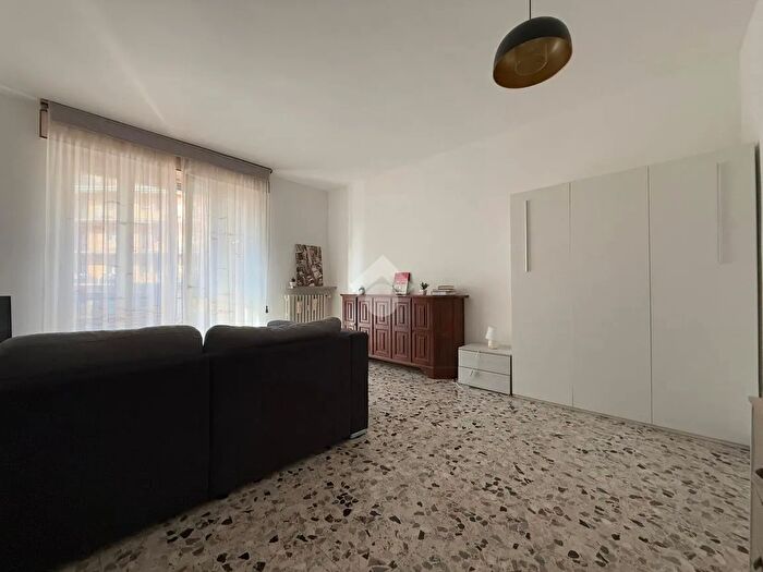 Appartamento quadrilocale in vendita in Via Zanica, Bergamo