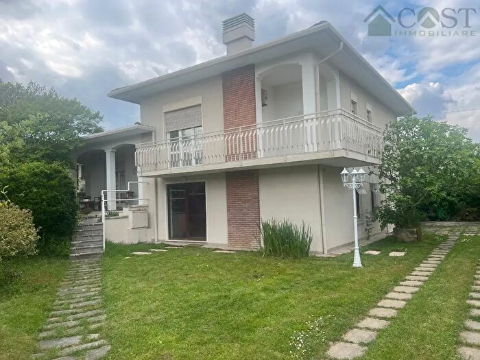 Casa con 6 locali in vendita in Via Mameli, Caldogno