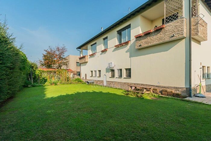 Casa con 5 locali in vendita in Via Goffredo Mameli, Villasanta