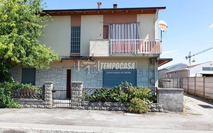 Case in Vendita e in Affitto - 3