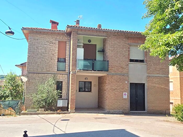 Casa con 9 locali in vendita in Via Circonvallazione, Fratta Todina
