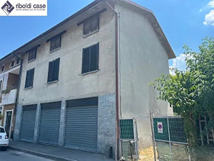 Casa con 10 locali in vendita in Giussano