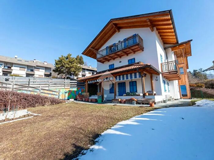 Casa con 9 locali in vendita in Via Daiano, Cavalese