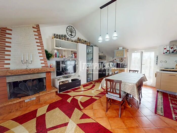 Appartamento trilocale in vendita in Via Rivoli, Roma