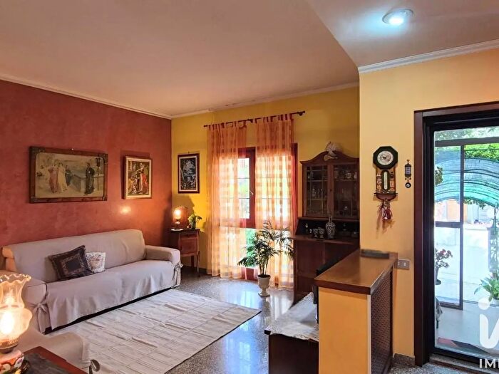 Casa quadrilocale in vendita in Via Don Guanella, Baranzate