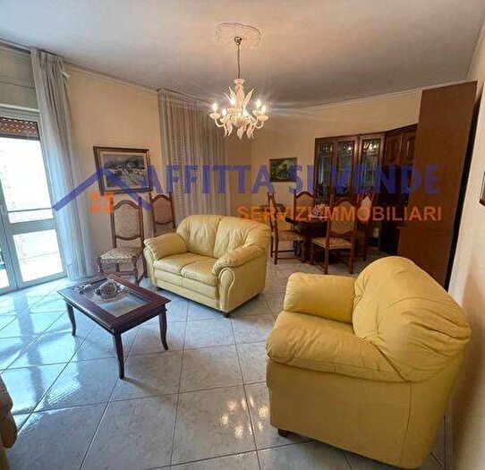 Appartamento con 5 locali in affitto in Via Sebastiano Olivieri, Tica Zecchino, Siracusa