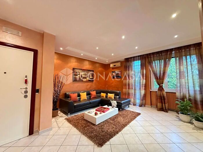 Appartamento con 5 locali in vendita in Via Magna Grecia l, Bari